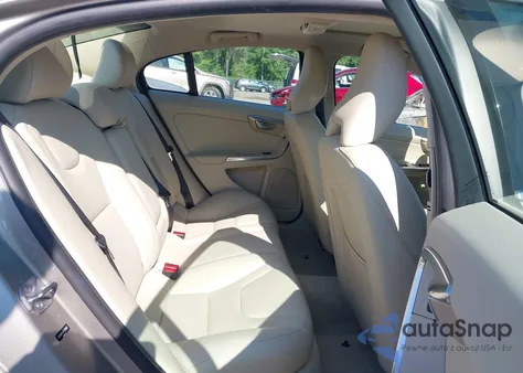 2016 Volvo S60 T5 Drive-E Premier z USA, uszkodzony, nr VIN YV126MFK3G2392066